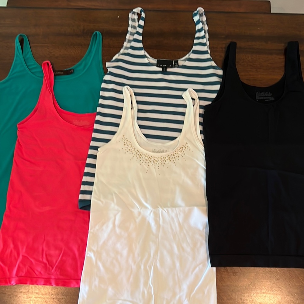 Set of layering tanks from the Limited. Size S/M.